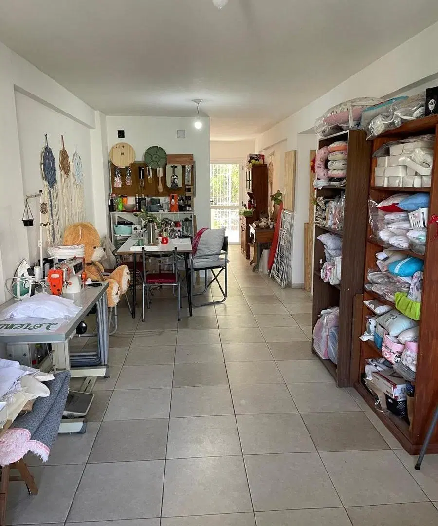 MONOAMBIENTE CON 2 BALCONES Y COCINA SEPARADA CON RENTA 4