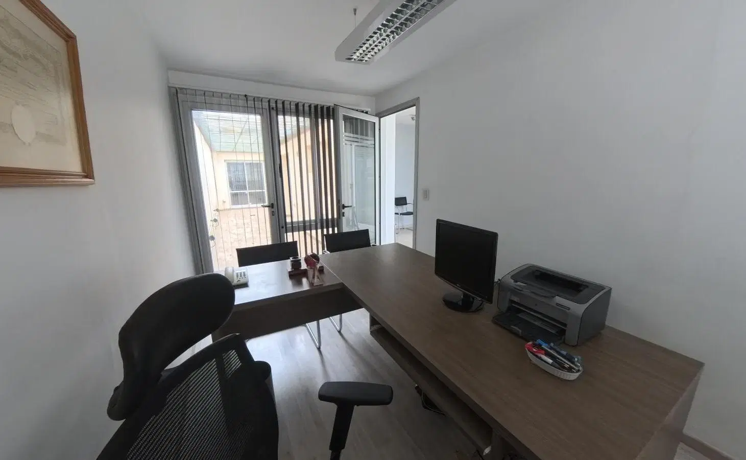 OFICINA TOTALMENTE EQUIPADA Y LISTA PARA TRABAJAR – SIN EXPENSAS - VILLA CABRERA 8