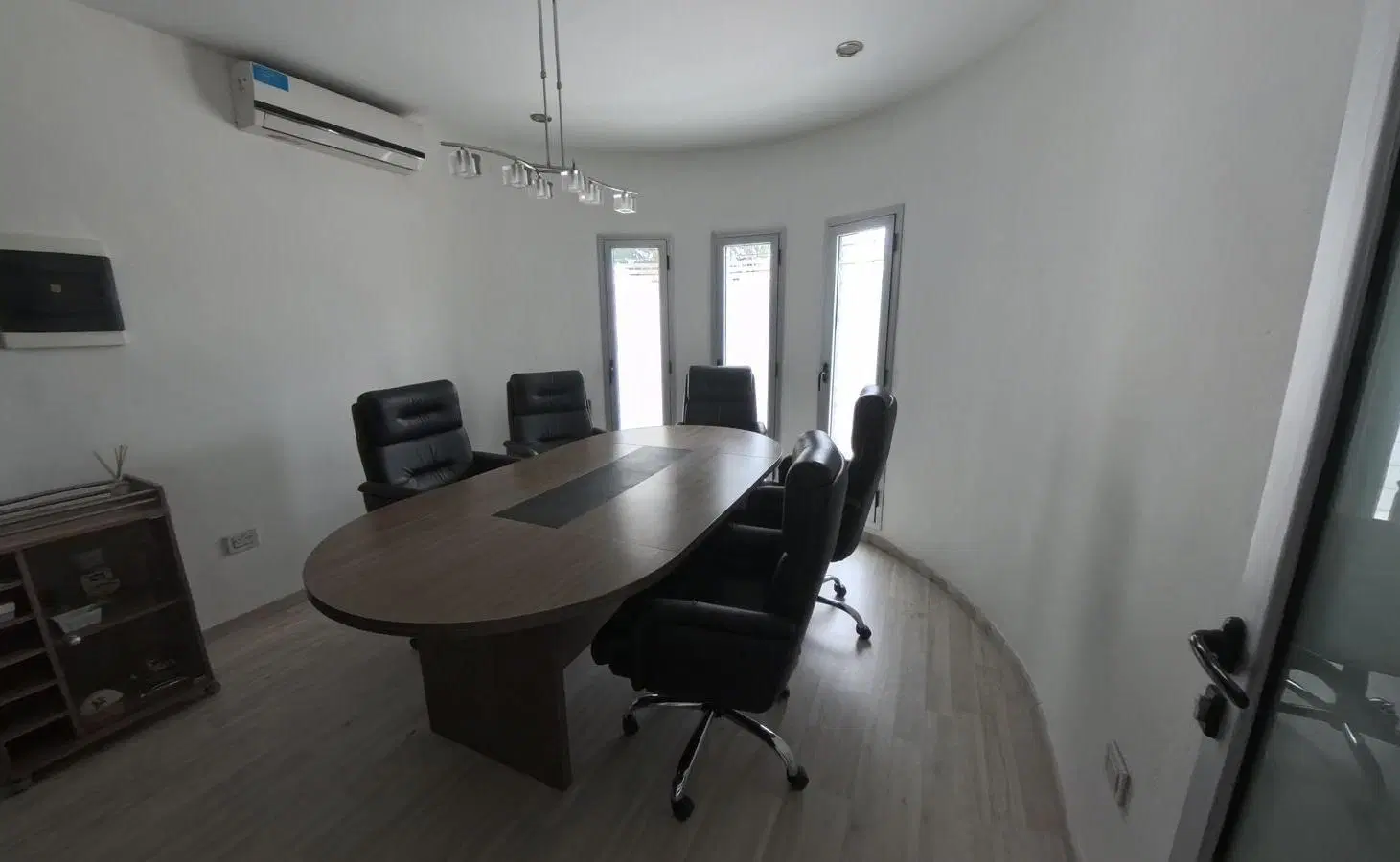 OFICINA TOTALMENTE EQUIPADA Y LISTA PARA TRABAJAR – SIN EXPENSAS - VILLA CABRERA 4