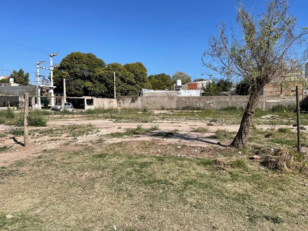 TERRENO 1.233 m²  EN ALQUILER Y VENTA - ALTO ALBERDI - A 4 CUADRAS SHOPPING 4