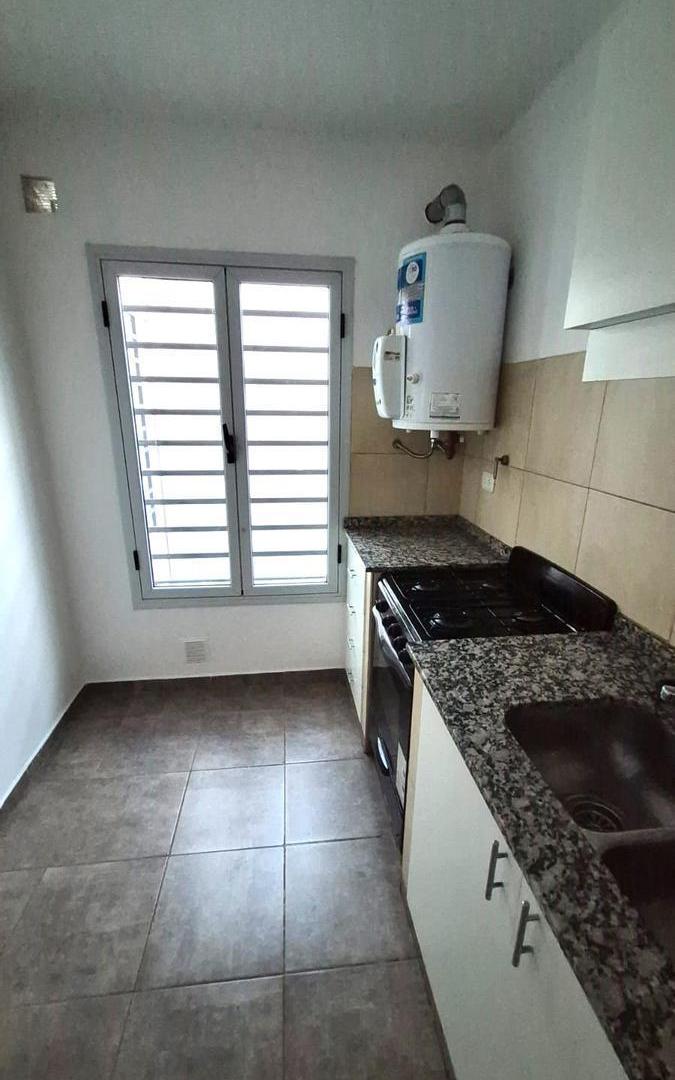Foto de 1 DORMITORIO C/BALCON. EXPENSAS BAJAS Bº PUEYRREDON, imagen 2