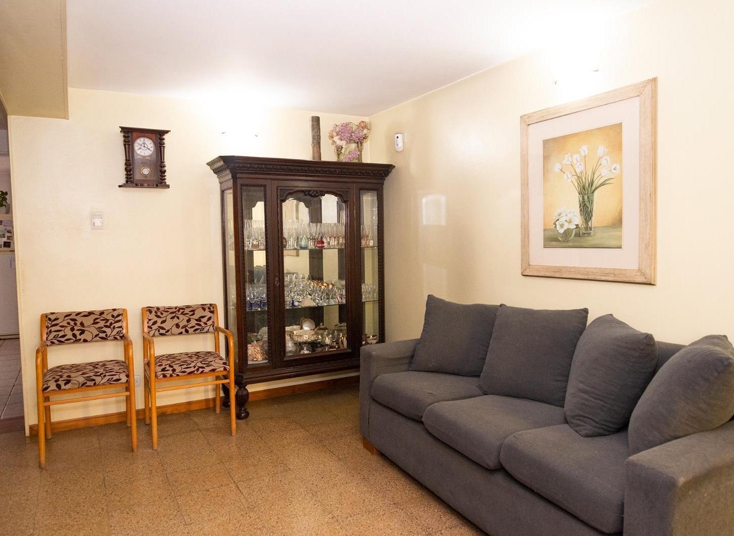 Foto de CASA (PH SIN EXPENSAS) EN VENTA – 4 DORMITORIOS – GARAGE – PATIO – B°, imagen 5