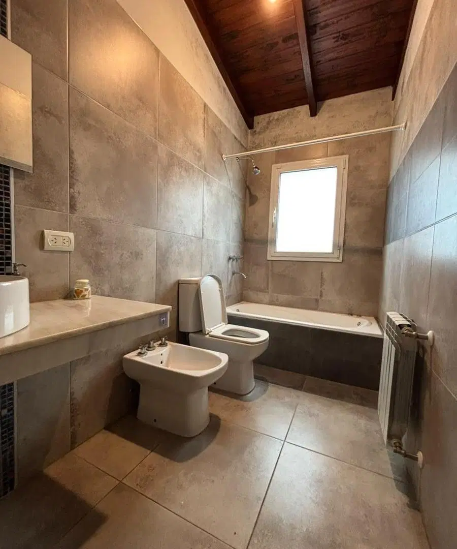 Casa en Venta 3 dorm + Galpón, Fisherton 8