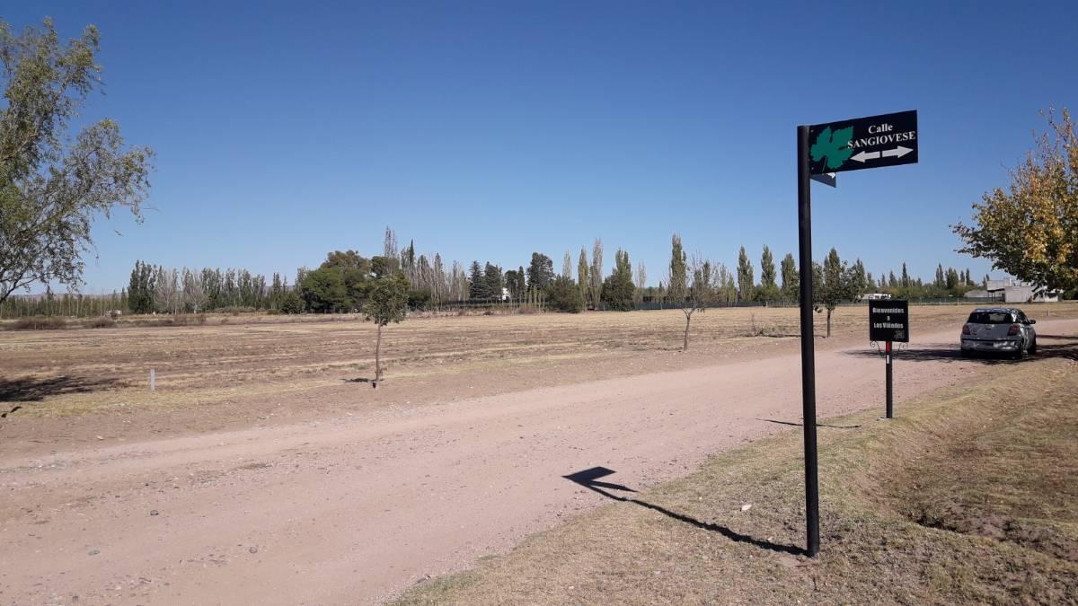 Lotes de 1800 a 2500 m² en El Barrio Los Viñedos 2