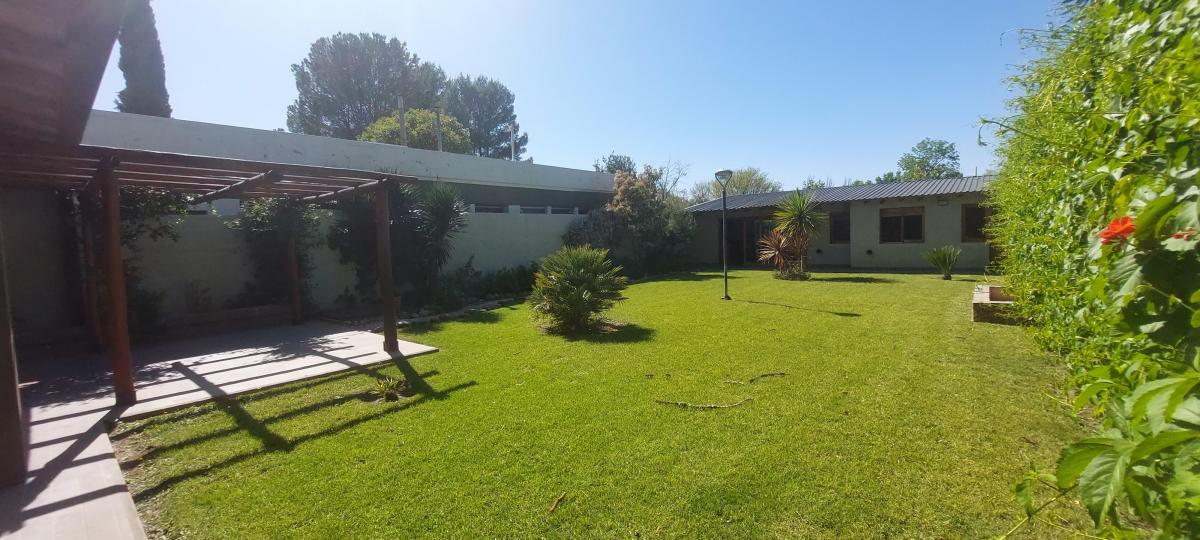 Casa de 4 Dorm. Frente Al Parque 3