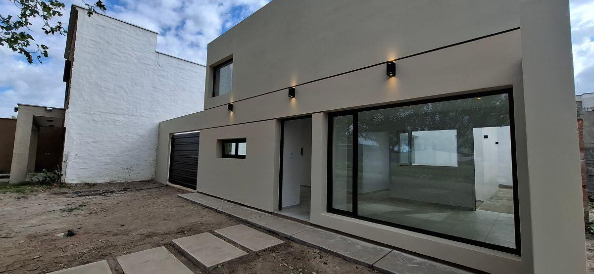 CASA A ESTRENAR DE 2 DORMITORIOS Y 1 BAÑO