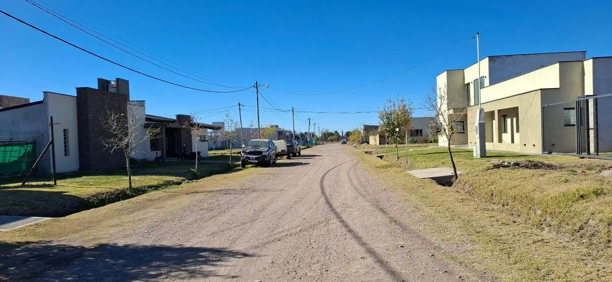 LOTE DE 444M2 EN BARRIO PRIVADO ALTOS LAS PAREDES 1
