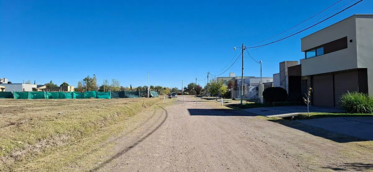 LOTE DE 444M2 EN BARRIO PRIVADO ALTOS LAS PAREDES 3