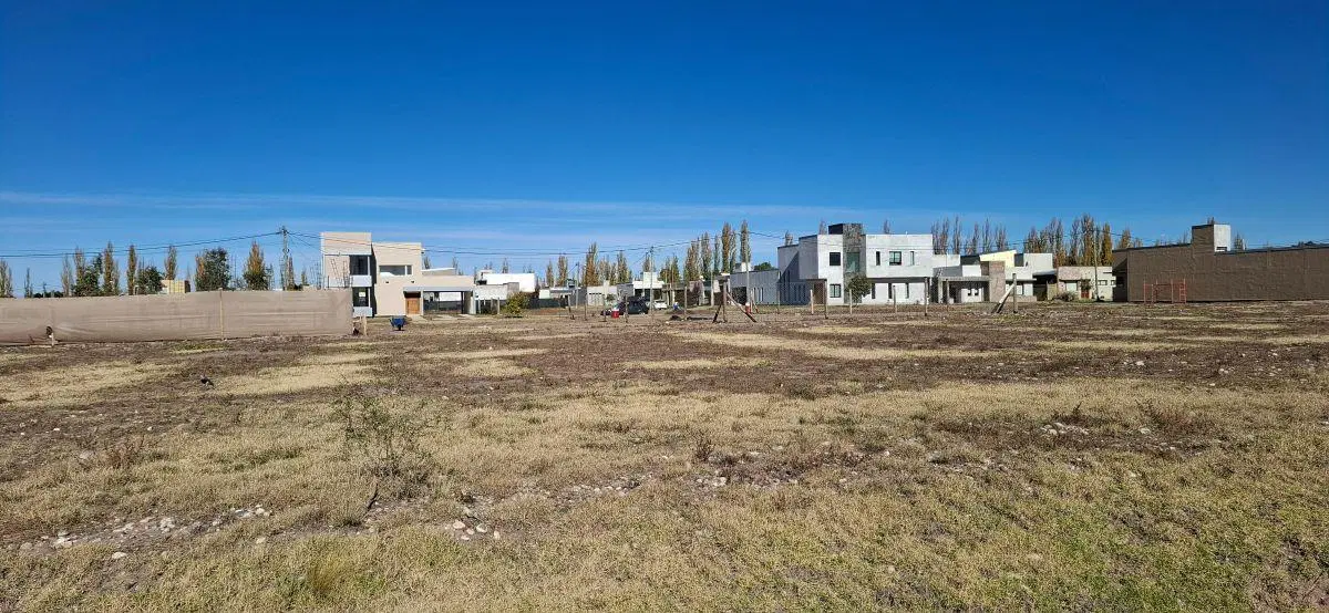 LOTE DE 444M2 EN BARRIO PRIVADO ALTOS LAS PAREDES 4
