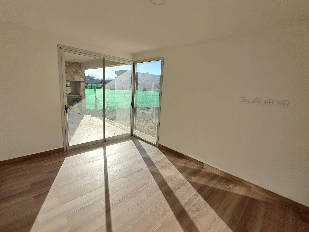 LIZANA PROPIEDADES ALQUILA HERMOSA CASA A ESTRENAR EN B° PRIVADO ALBA DE TANQAY. 4