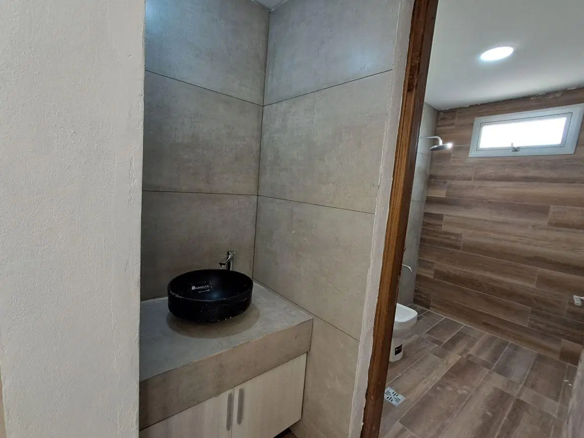 LIZANA PROPIEDADES ALQUILA HERMOSA CASA A ESTRENAR EN B° PRIVADO ALBA DE TANQAY. 2