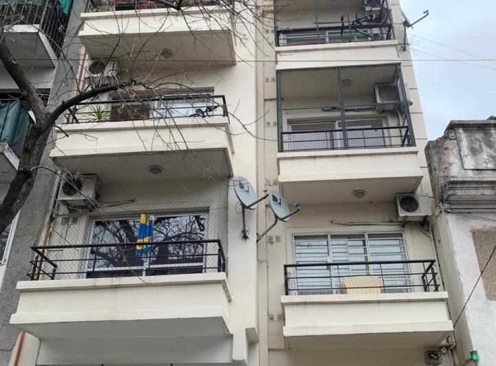 ALQUILER MONOAMBIENTE CON BALCON - LUMINOSO - BAJAS EXPENSAS 2