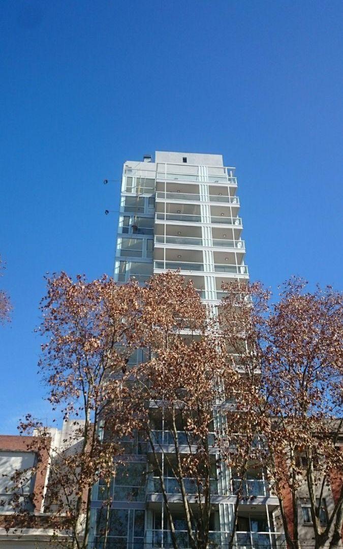 Alquiler Gran Monoambiente Divisible, Apto Profesional/ Comercial/ Vivienda