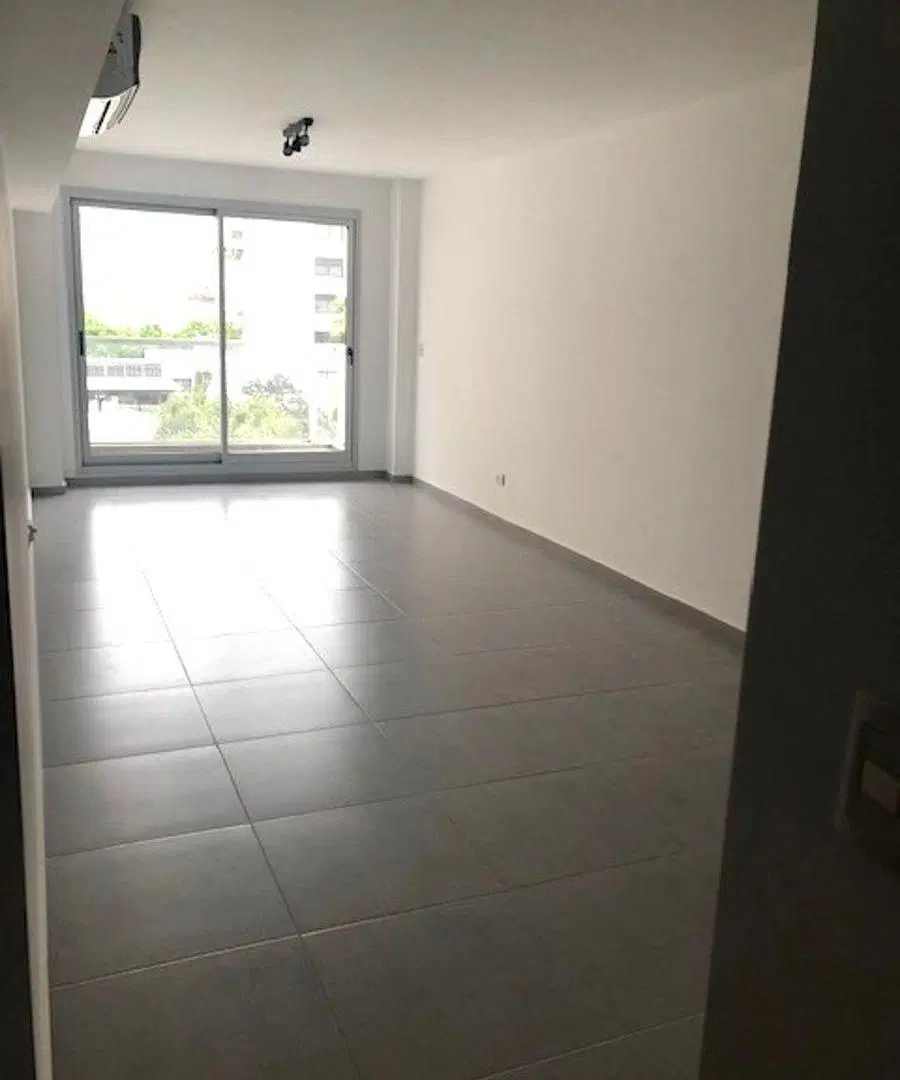 Monoambiente con Balcón - Cochera - Alquiler Vivienda / Apto Profesional / Uso Comercial 5