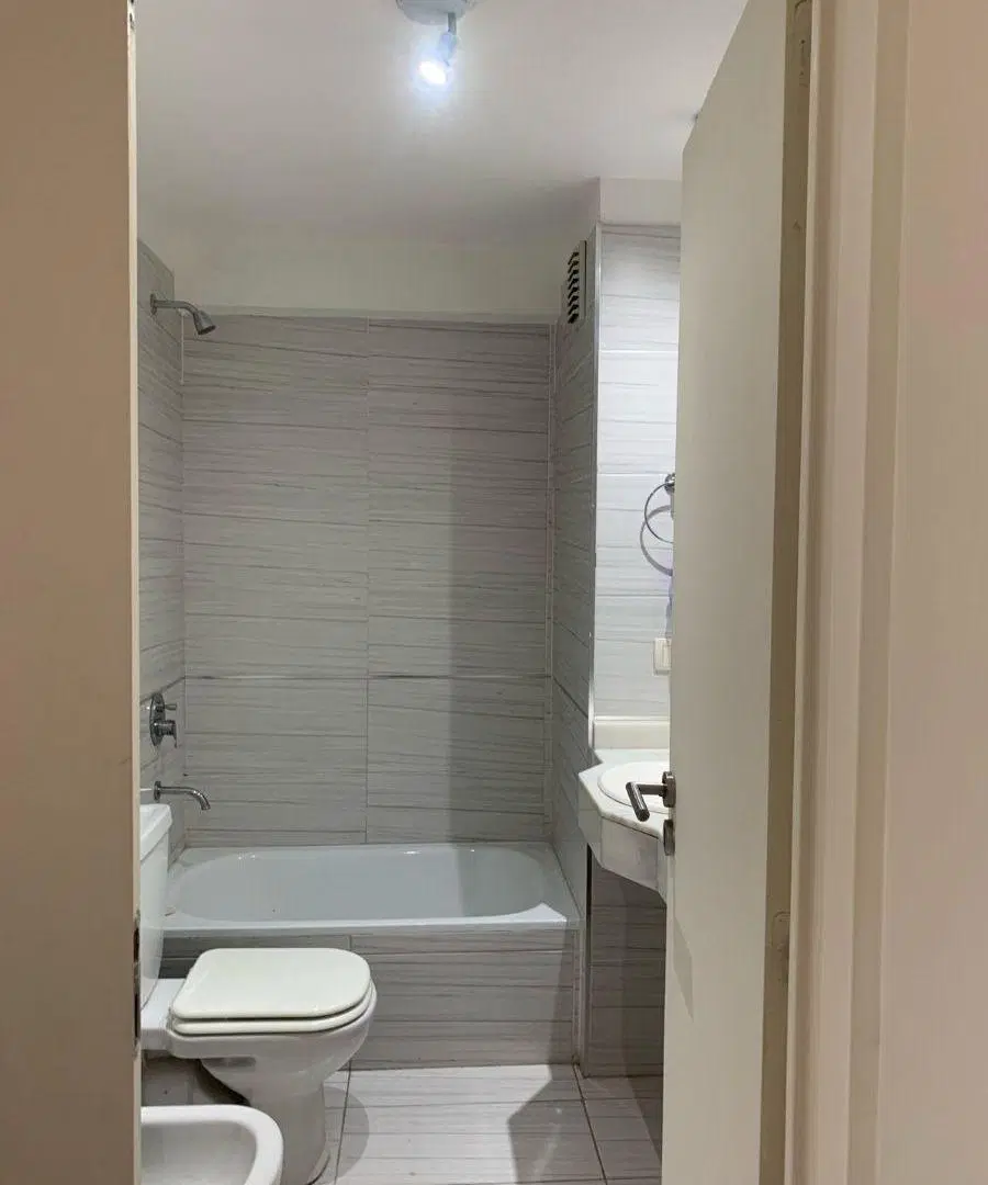 Monoambiente con Balcón - Cochera - Alquiler Vivienda / Apto Profesional / Uso Comercial 4