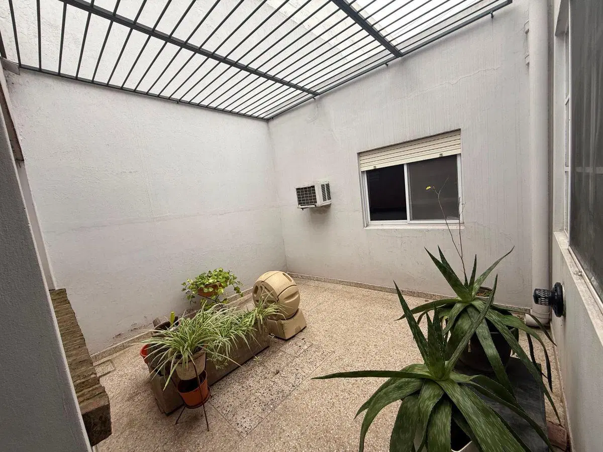 VENTA CASA CON JARDIN, PATIO Y TERRAZA/GARAGE/ LOTE PROPIO/ TODO LUZ 8