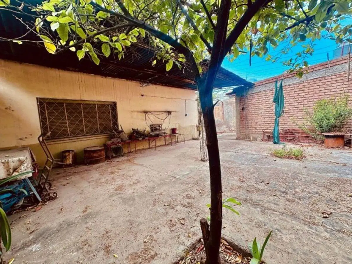 Amplia Casa en Venta en Mendoza Capital | 3 Dormitorios, Patio y Cochera 4