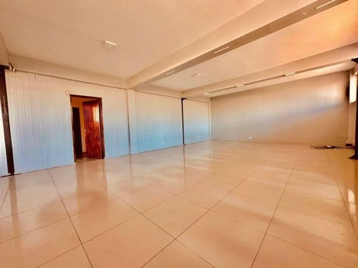 Alquilamos salón multiusos/oficina/ co-working 4