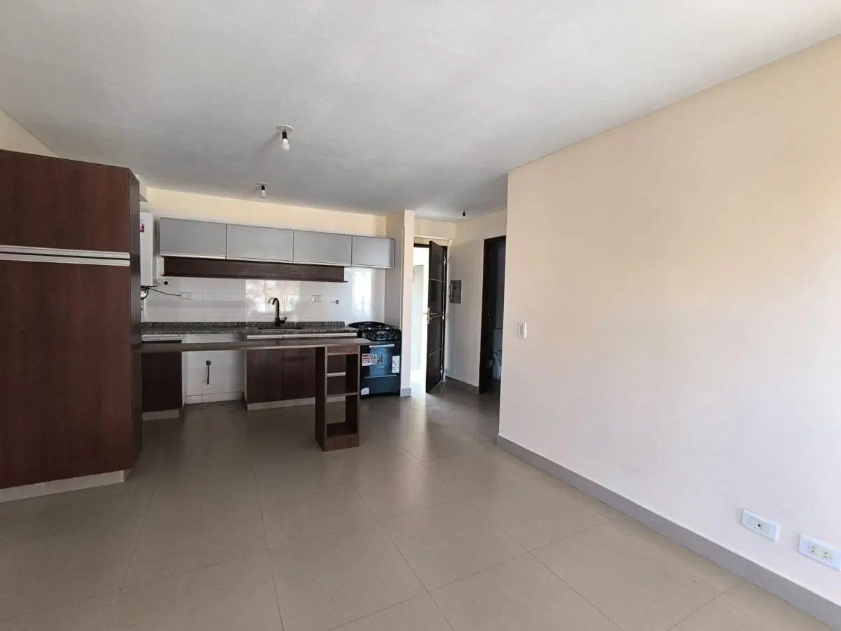 Departamento en Alquiler – 1 Dormitorio con Cochera y Balcón Frontal en Godoy Cruz 3