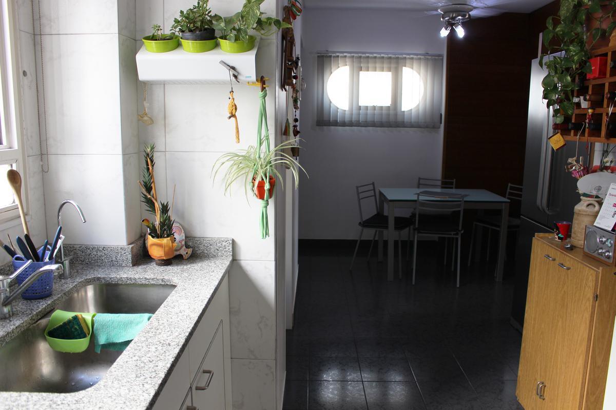 Departamento Semipiso de Cuatro Ambientes en Flores 2