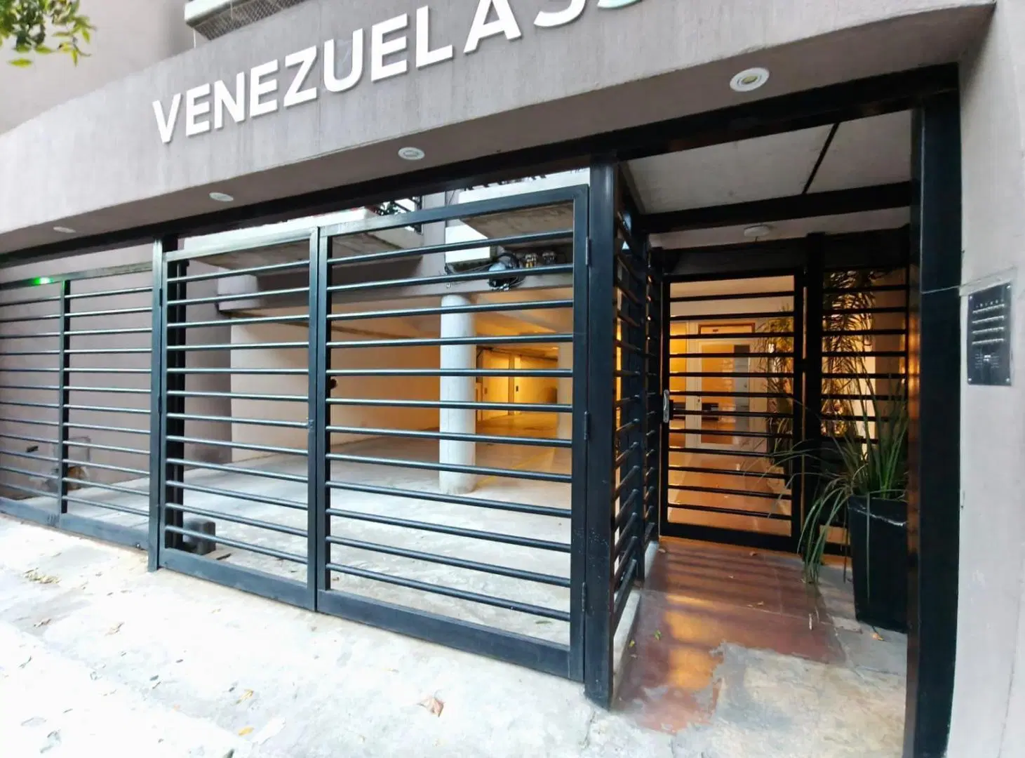 Departamento de 3 AMBIENTES  AL FRENTE CON COCHERA 5