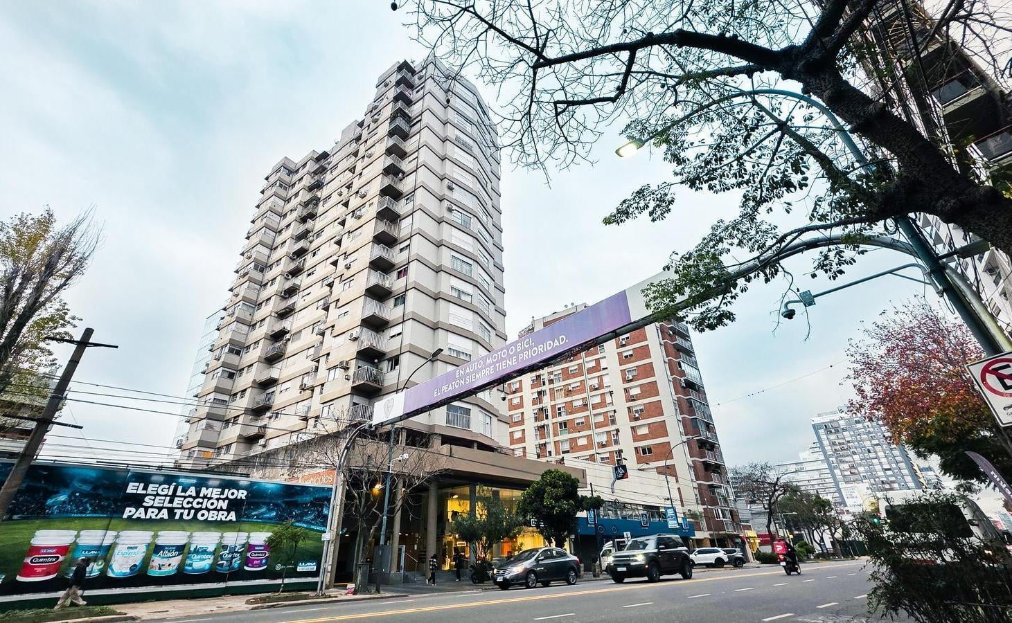 Venta depto 2 ambientes con cochera y balcón vista al río - Olivos -