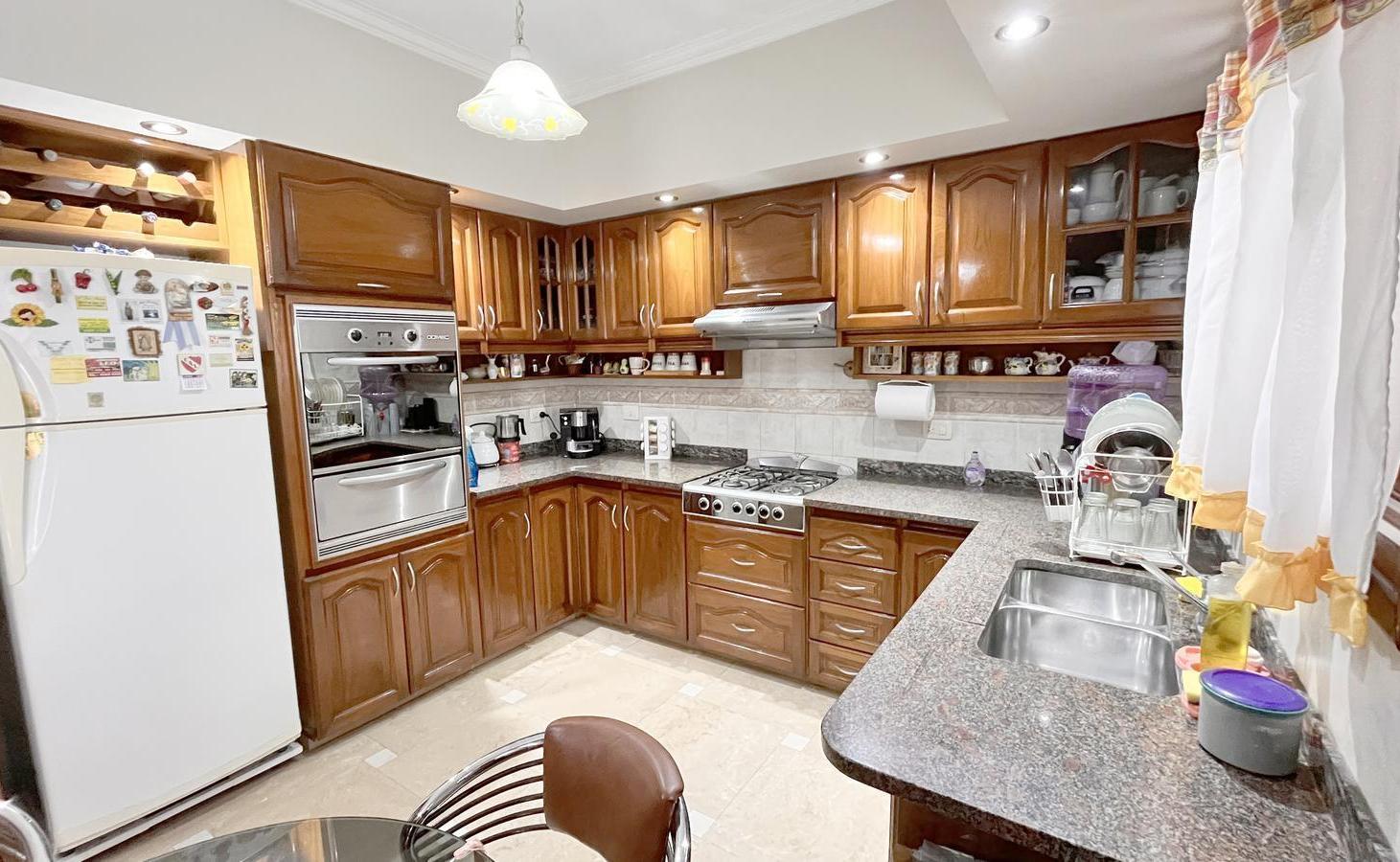 Foto de Casa 5 ambientes Barrio Naón, imagen 2