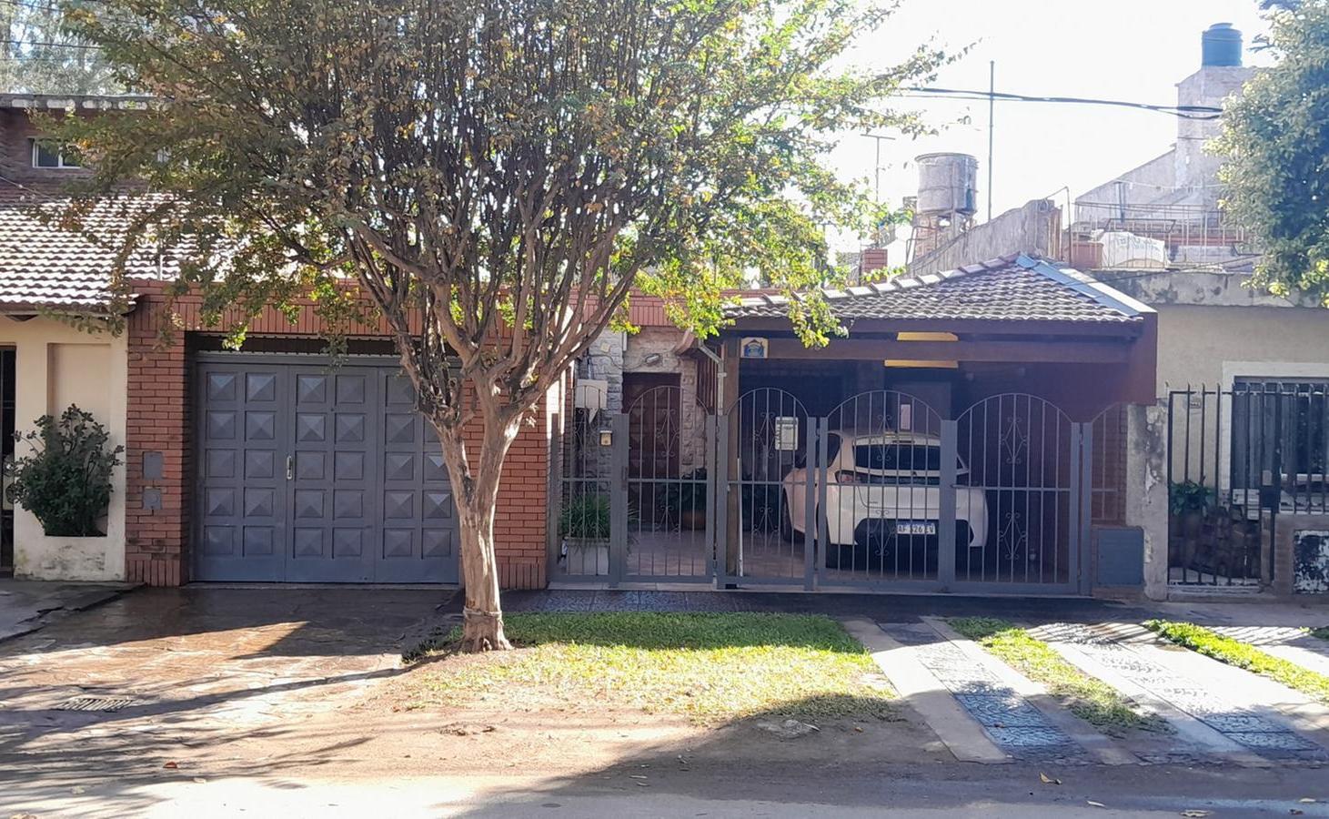 VENTA-FISHERTON-CASA 2 DORMITORIOS-IMPECABLE