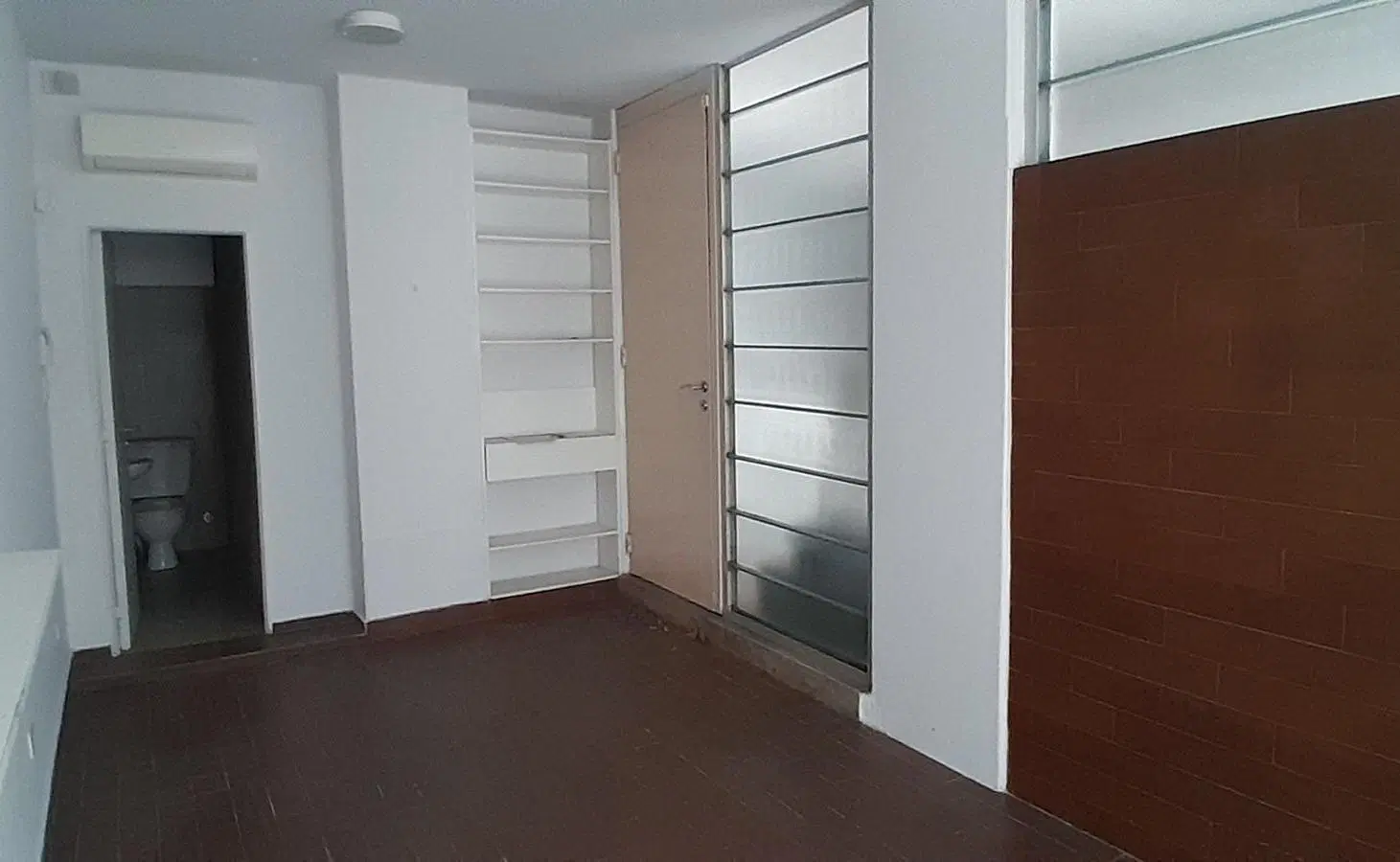 ALQUILER- PLANTA BAJA-COCHERA OFICINA-IMPECABLE-A/A-BAÑO-TERRAZA PRIVADA 3