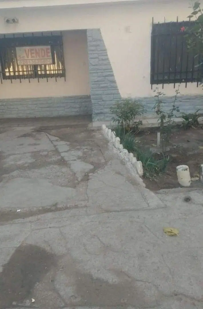Casa en venta en calle Lisandro Moyano 3