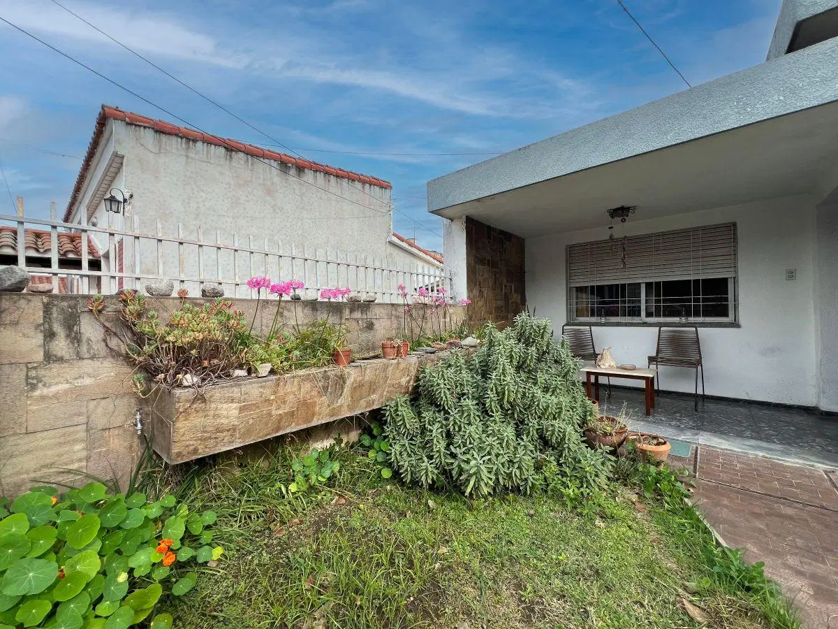 Casa en venta de dos dormitorios, pleno centro de La Falda 4