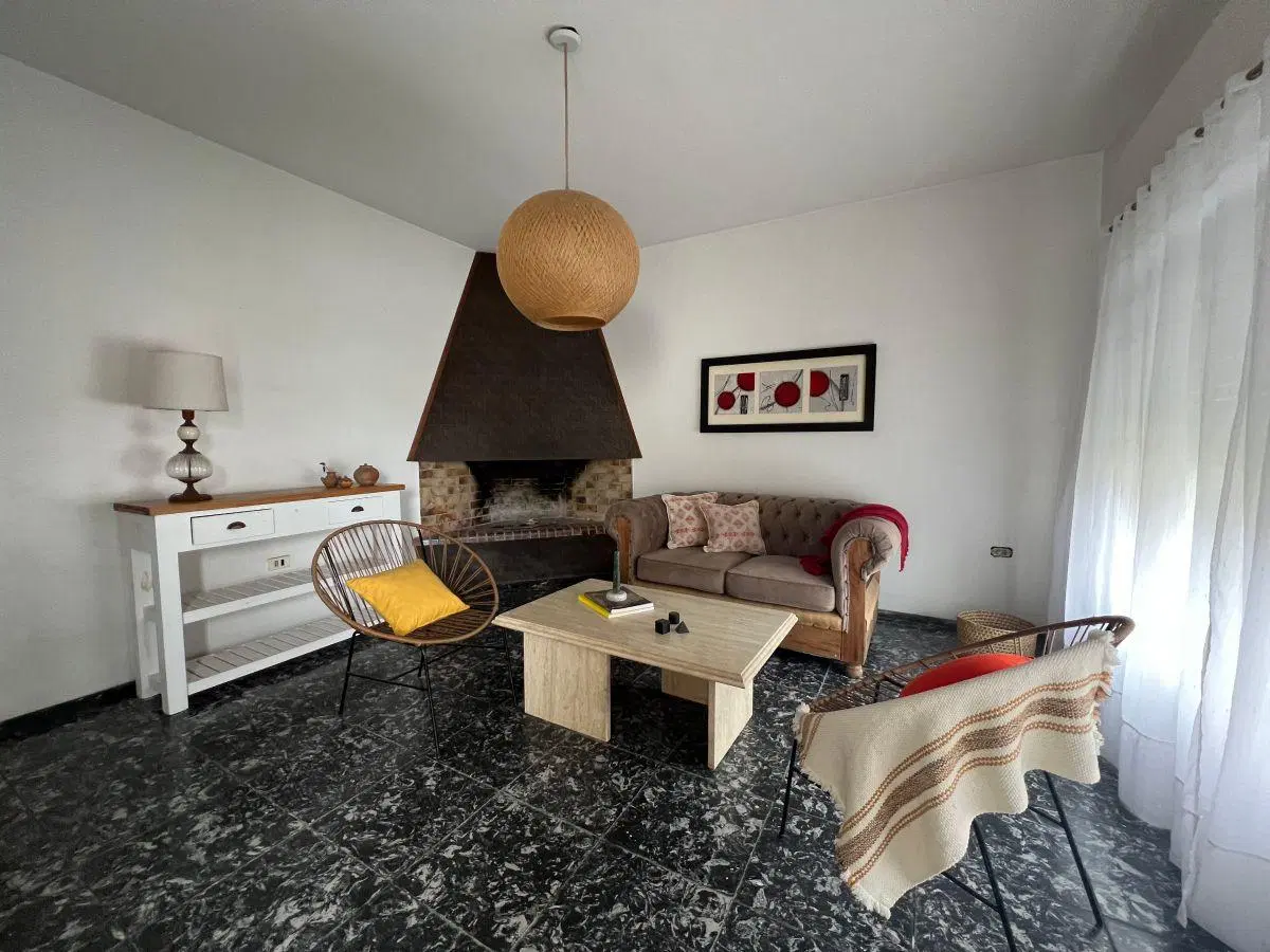 Casa en venta de dos dormitorios, pleno centro de La Falda 8