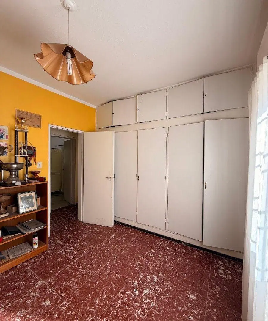 Casa en venta de dos dormitorios, pleno centro de La Falda 3