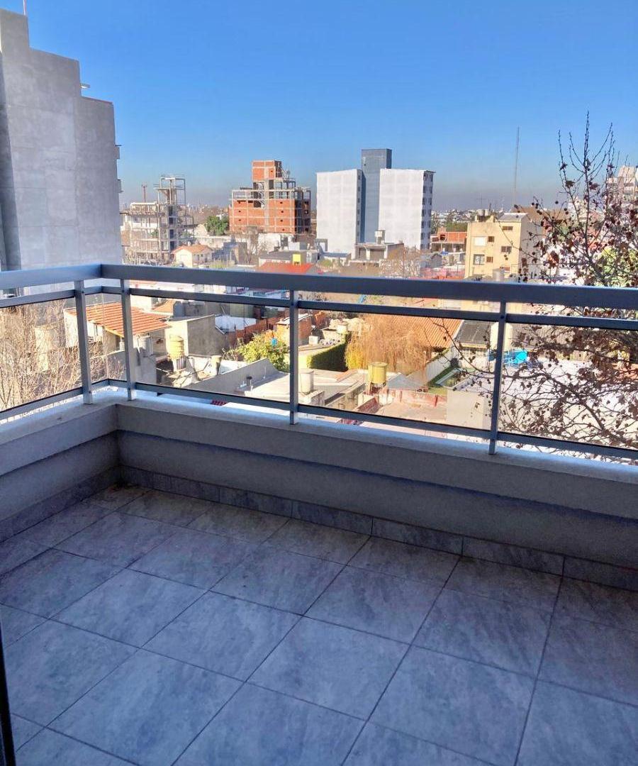 ALQUILER - DEPARTAMENTO 3 AMBIENTES CON BALCON A ESTRENAR EN CASEROS