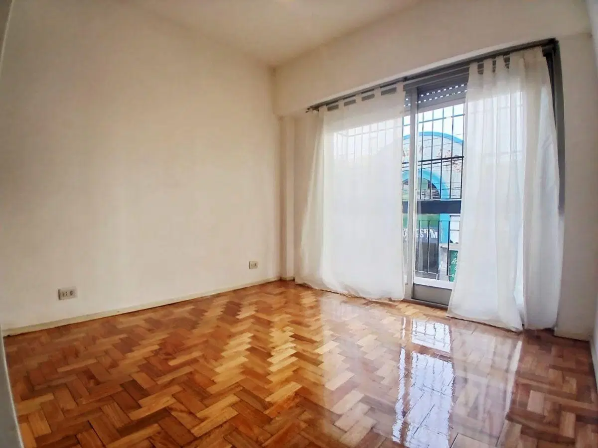 Alquiler Departamento 3 Ambientes con Balcon Amplio - Av la plata 3527 1