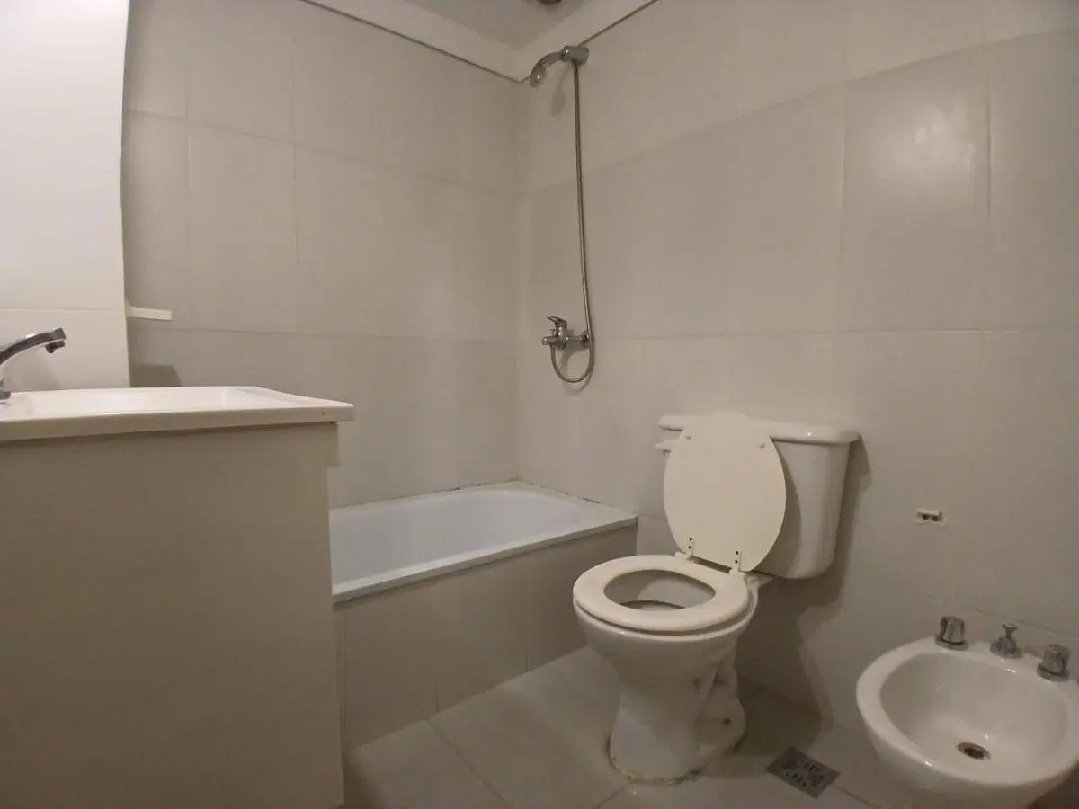 ALQUILER DEPARTAMENTO 2 AMBIENTES CON BALCON EN SANTOS LUGARES. GIORELLO 1425 5