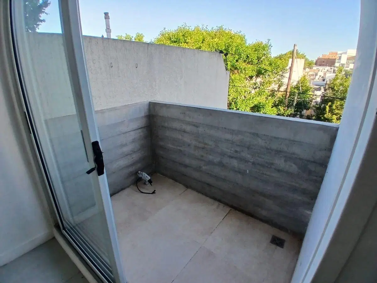 ALQUILER DEPARTAMENTO 2 AMBIENTES CON BALCON EN SANTOS LUGARES. GIORELLO 1425 4