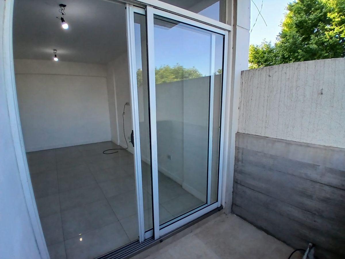 Foto de ALQUILER DEPARTAMENTO 2 AMBIENTES CON BALCON EN SANTOS LUGARES, imagen 1