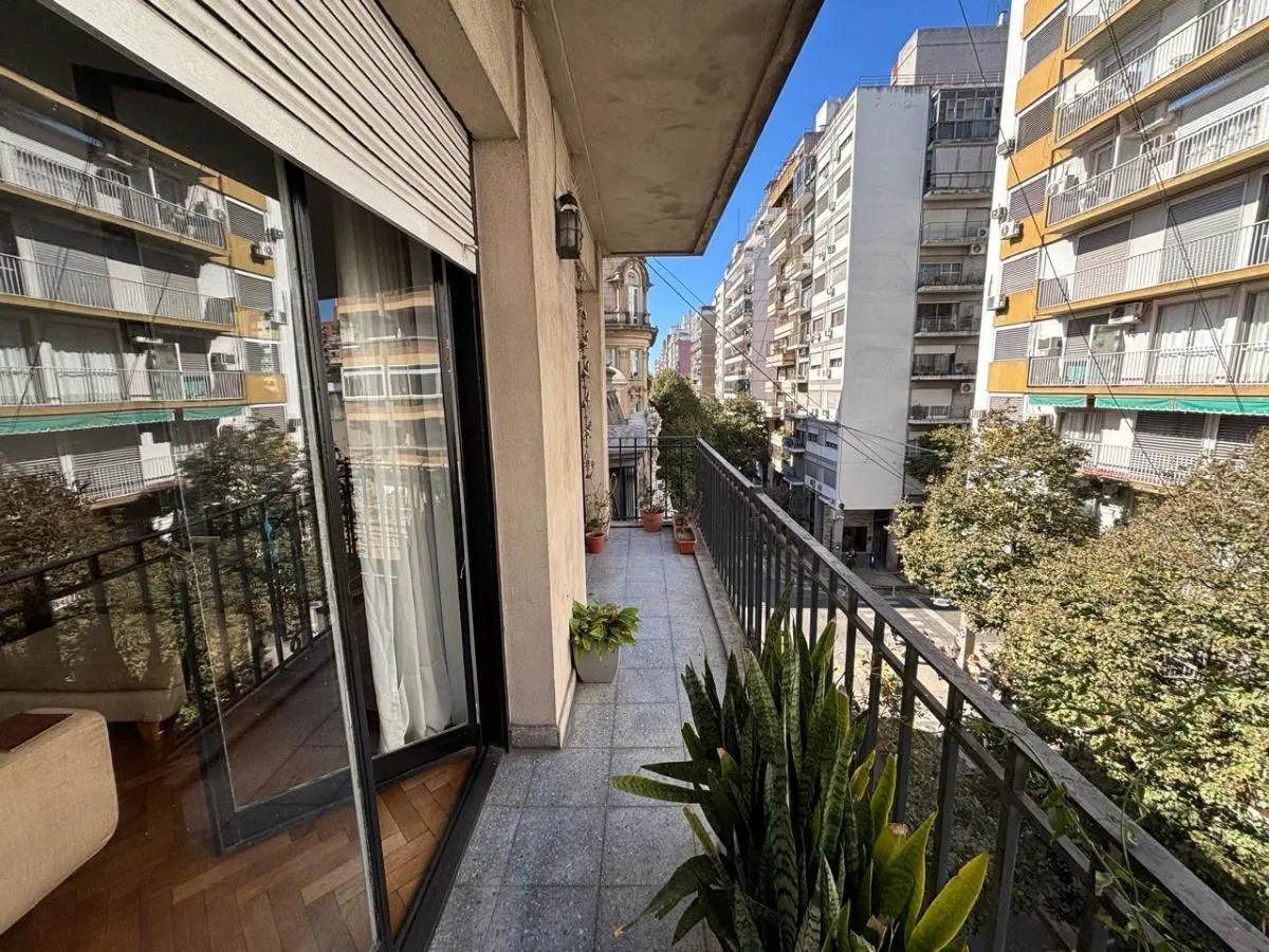Piso exclusivo - 4 dormitorios + escritorio - Cochera - Edificio de estilo 5