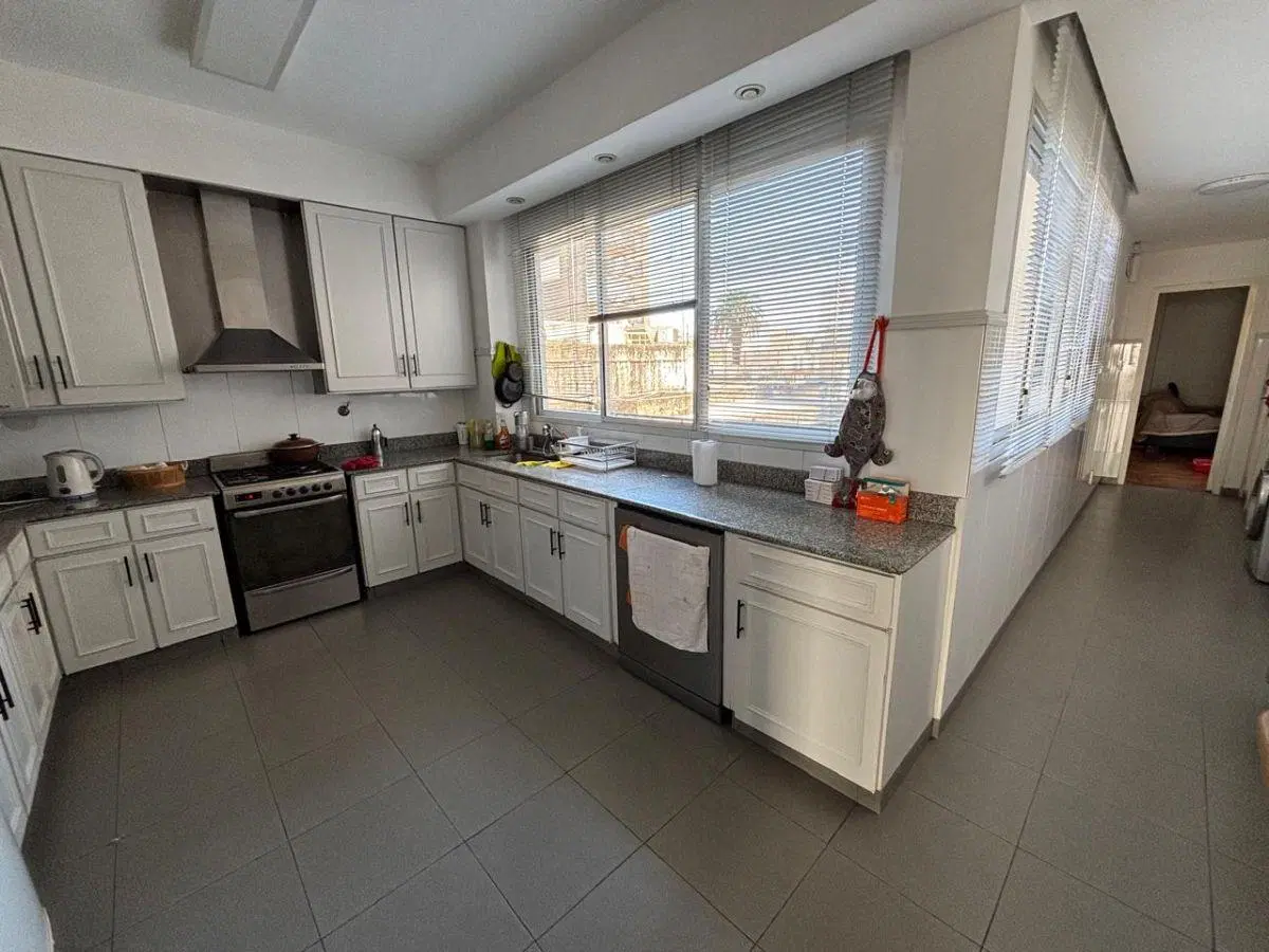 Piso exclusivo - 4 dormitorios + escritorio - Cochera - Edificio de estilo 5