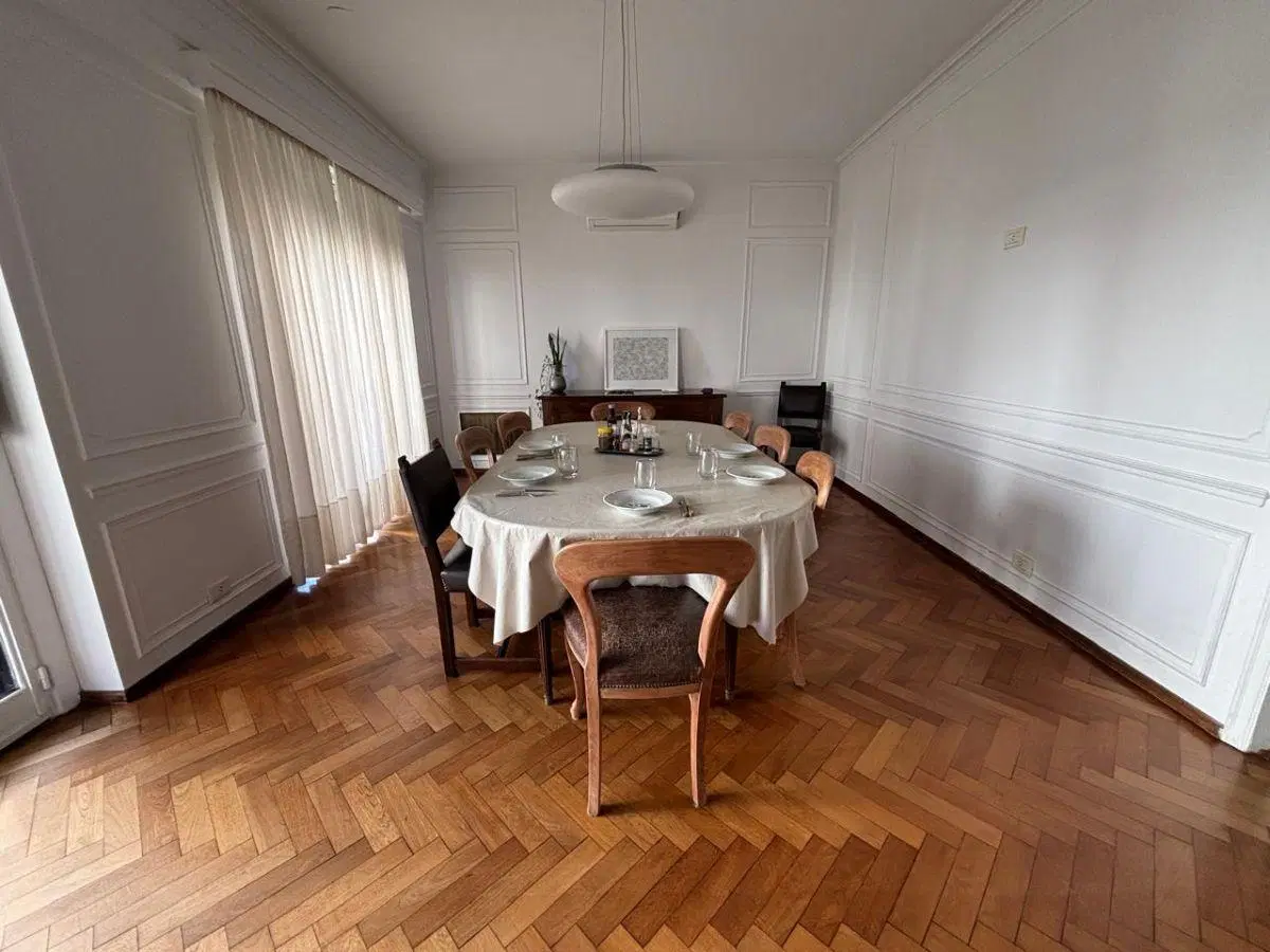Piso exclusivo - 4 dormitorios + escritorio - Cochera - Edificio de estilo 3