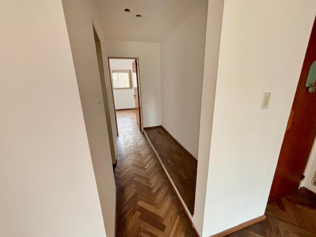 Venta 1 dormtirio amplio - Frente a plaza - Cocina separada - 48 mts. exlusivos - Orientación Norte