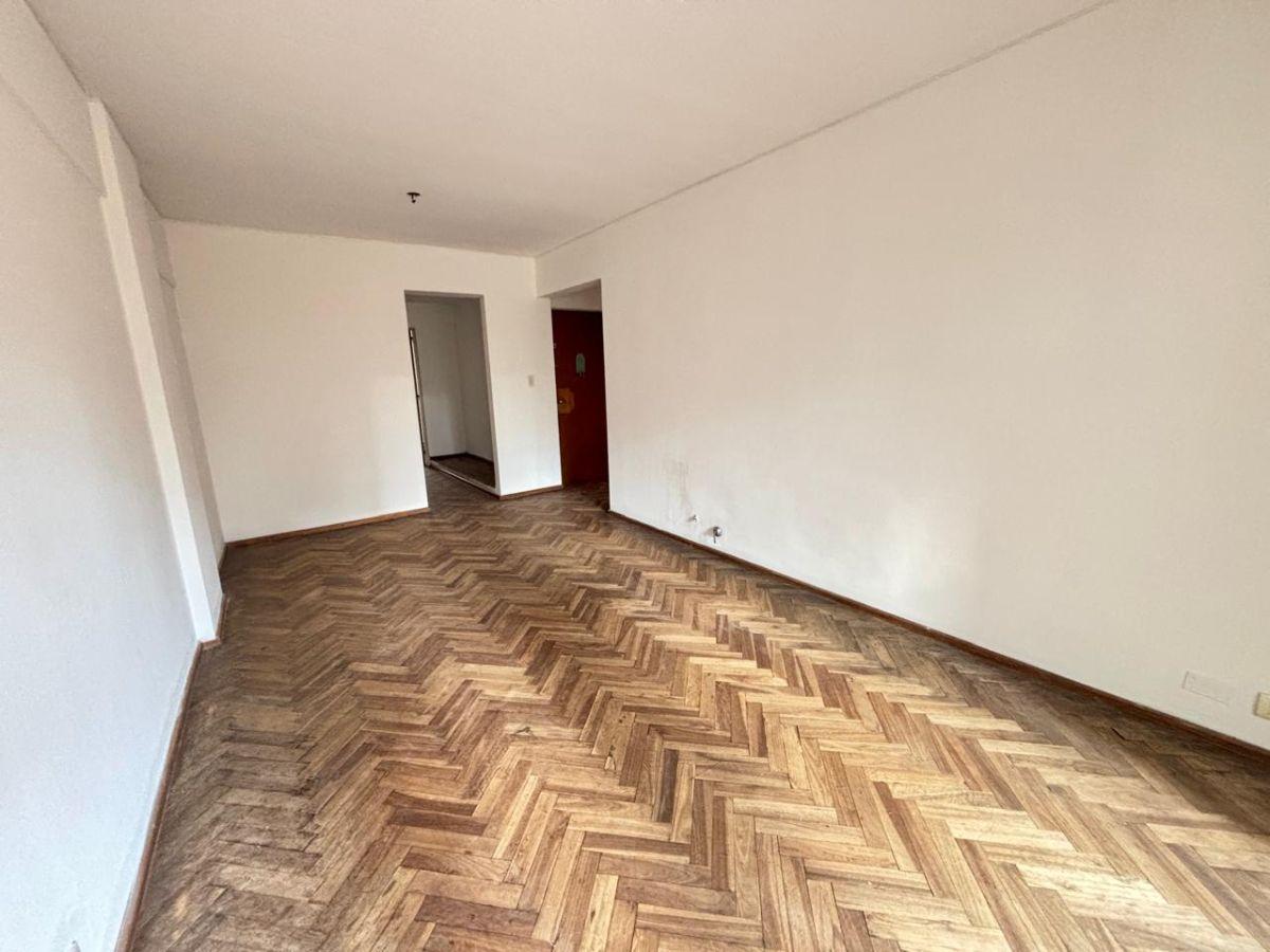 Venta 1 dormtirio amplio - Frente a plaza - Cocina separada - 48 mts. exlusivos - Orientación Norte