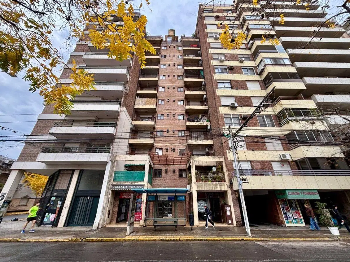 Venta 1 dormtirio amplio - Frente a plaza - Cocina separada - 48 mts. exlusivos - Orientación Norte 3