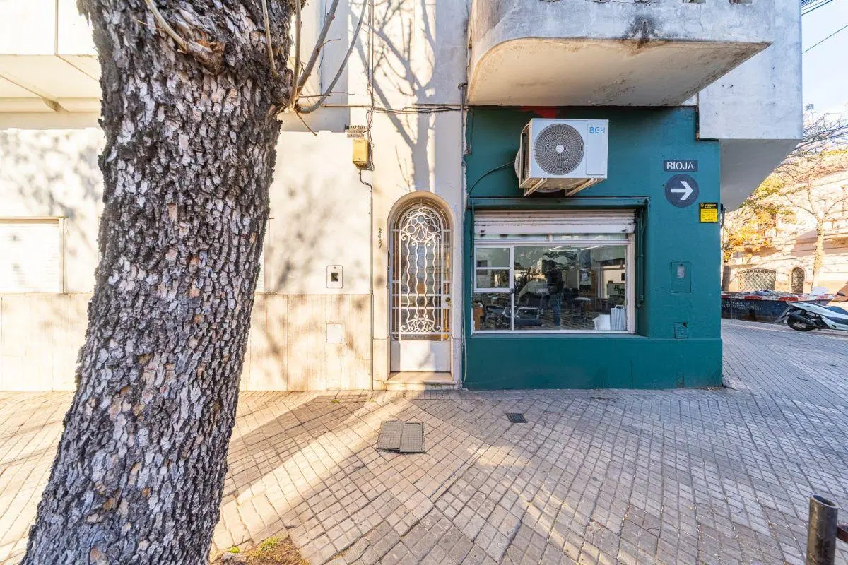 B° Lourdes - Casa en planta alta reciclada - comodín . amplia terraza - calefacción por radiadores. 1