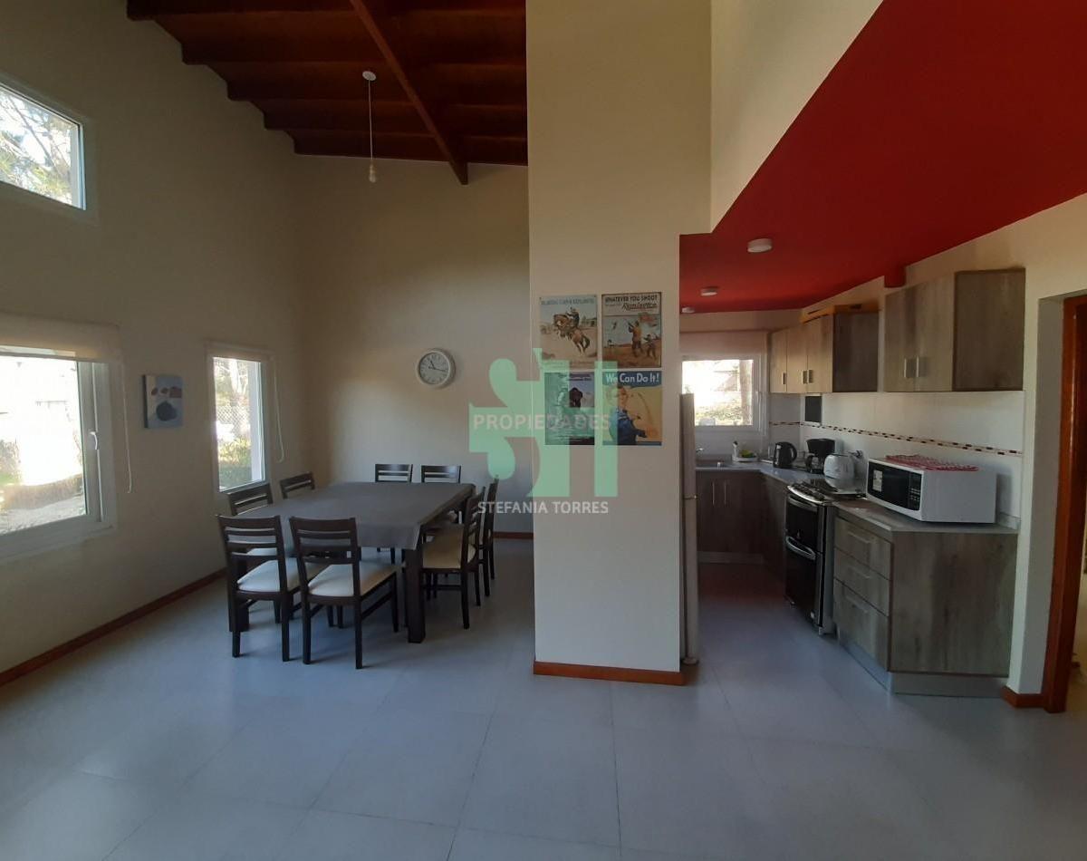CASA MODERNA EN VALERIA DEL MAR A METROS DE CARILO