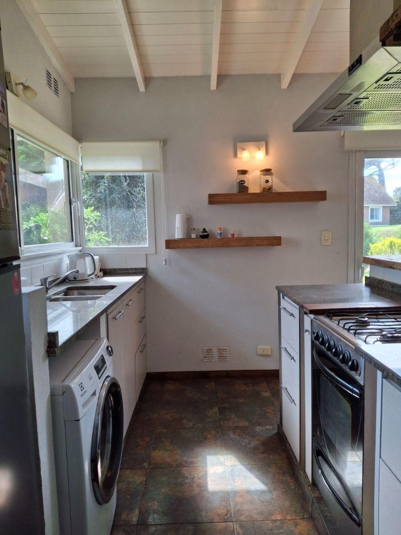 Foto de ALQUILER Casa en zona sur Pinamar, imagen 2