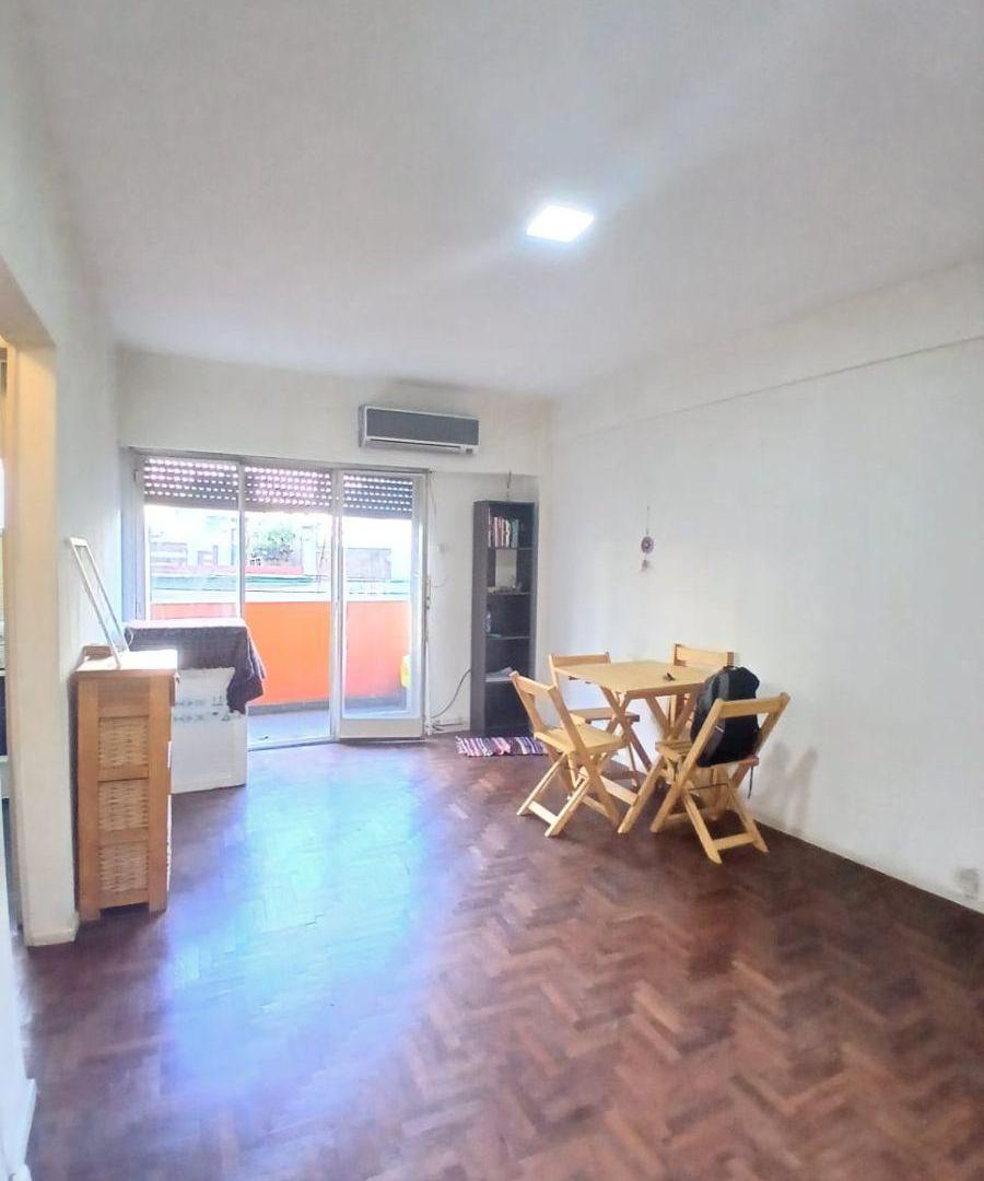 Se vende un departamento monoambiente con balcón al frente - Almagro