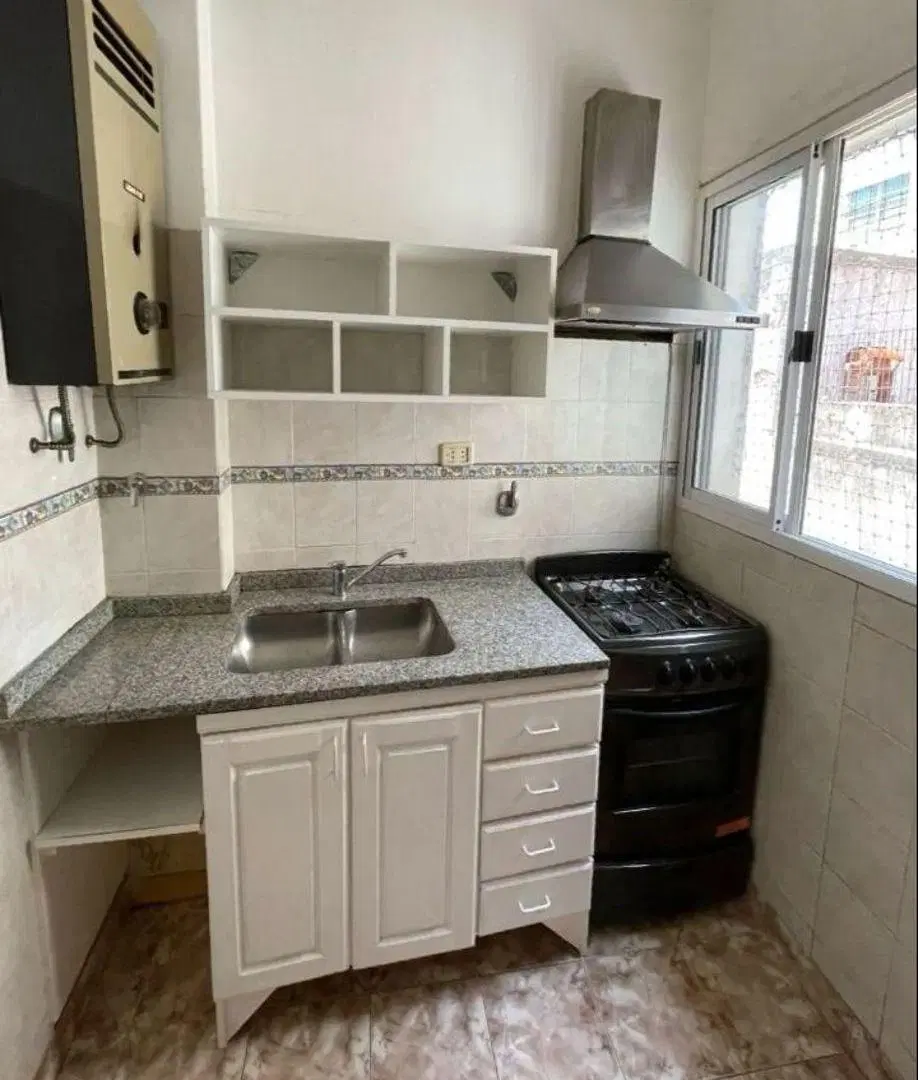 Oportunidad! Se vende un departamento de 2 ambientes al frente con balcón - Balvanera 4