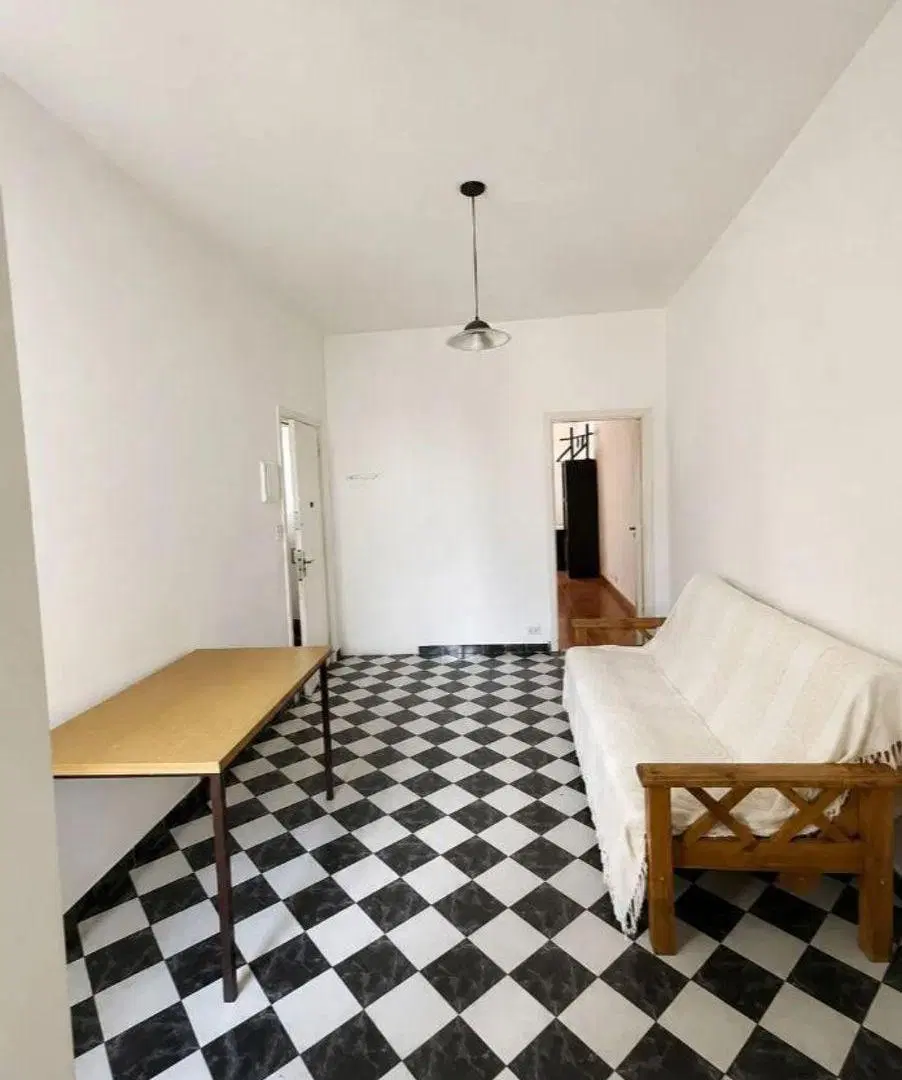 Oportunidad! Se vende un departamento de 2 ambientes al frente con balcón - Balvanera 5